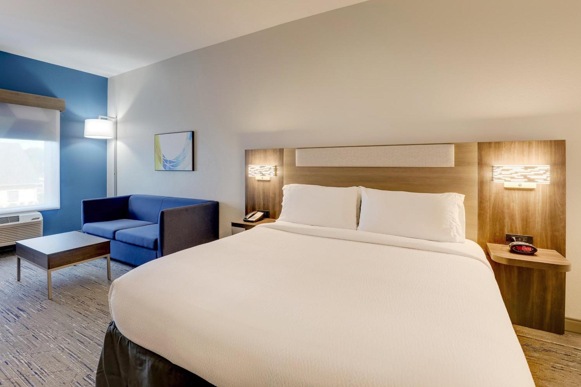 Holiday Inn Express Leland - Wilmington Area By Ihg Exterior photo