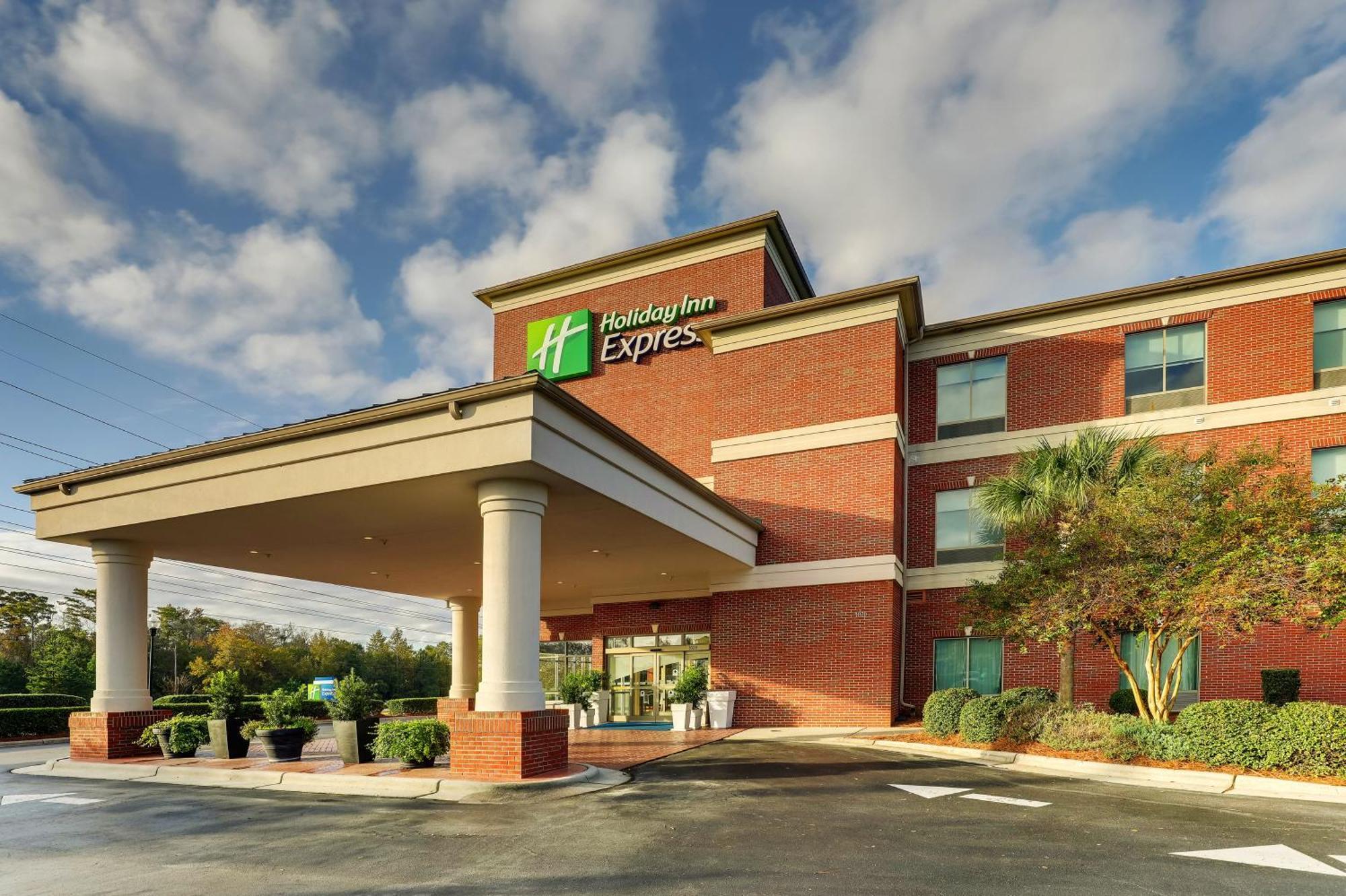 Holiday Inn Express Leland - Wilmington Area By Ihg Exterior photo