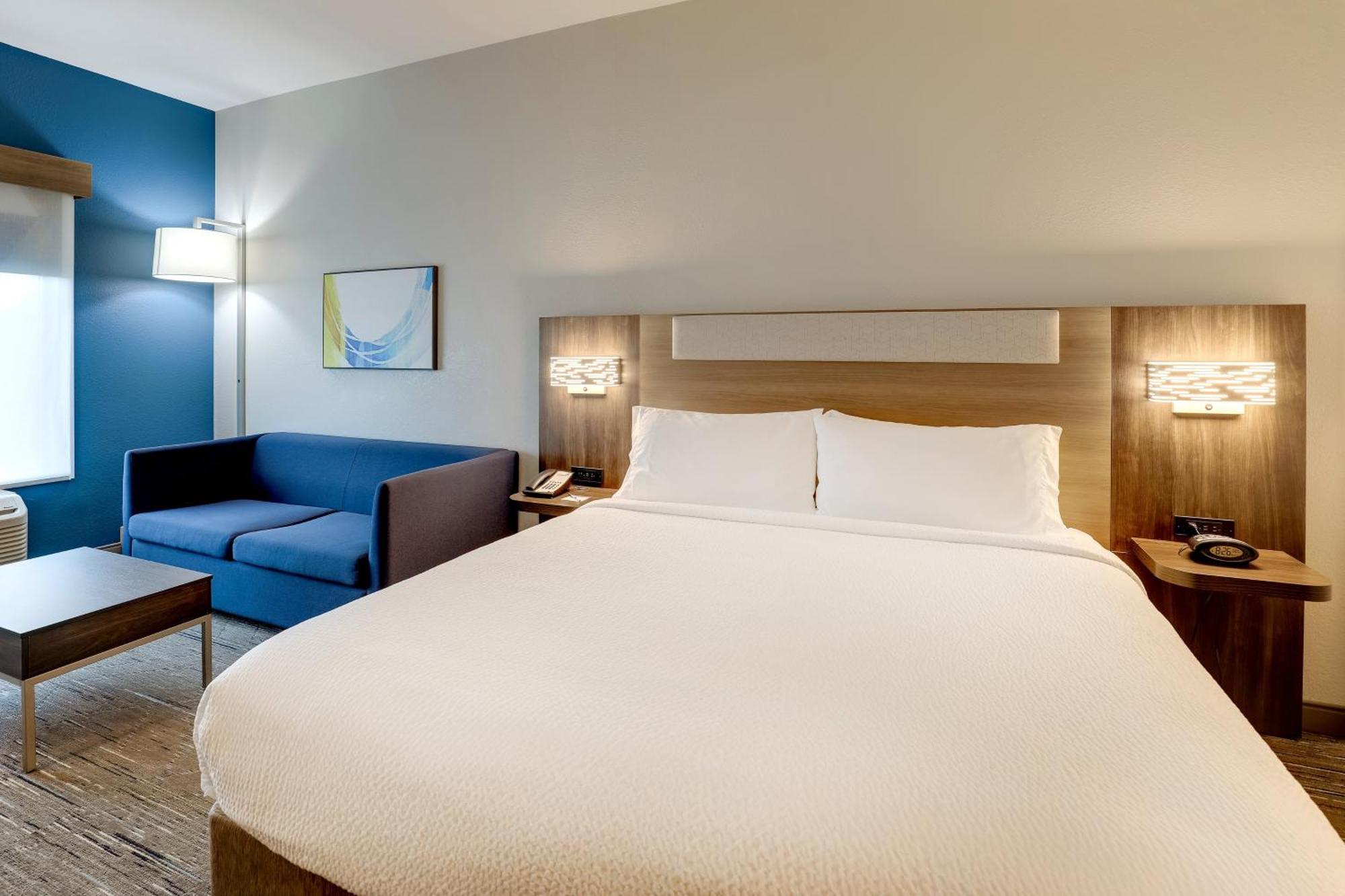 Holiday Inn Express Leland - Wilmington Area By Ihg Exterior photo