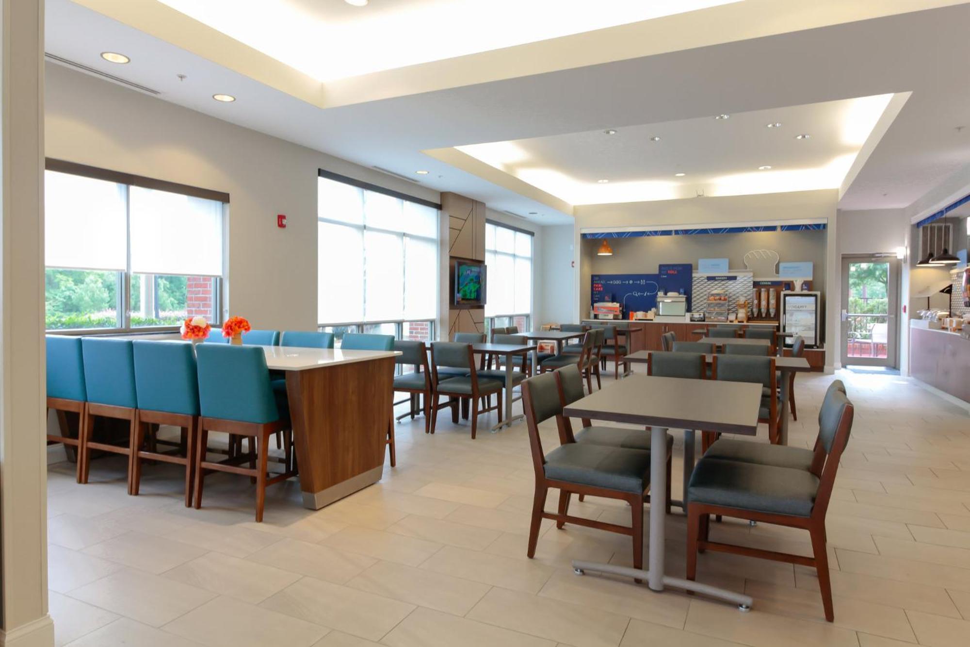 Holiday Inn Express Leland - Wilmington Area By Ihg Exterior photo