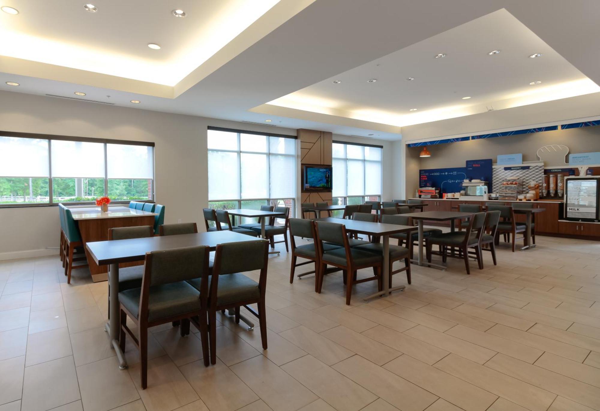 Holiday Inn Express Leland - Wilmington Area By Ihg Exterior photo