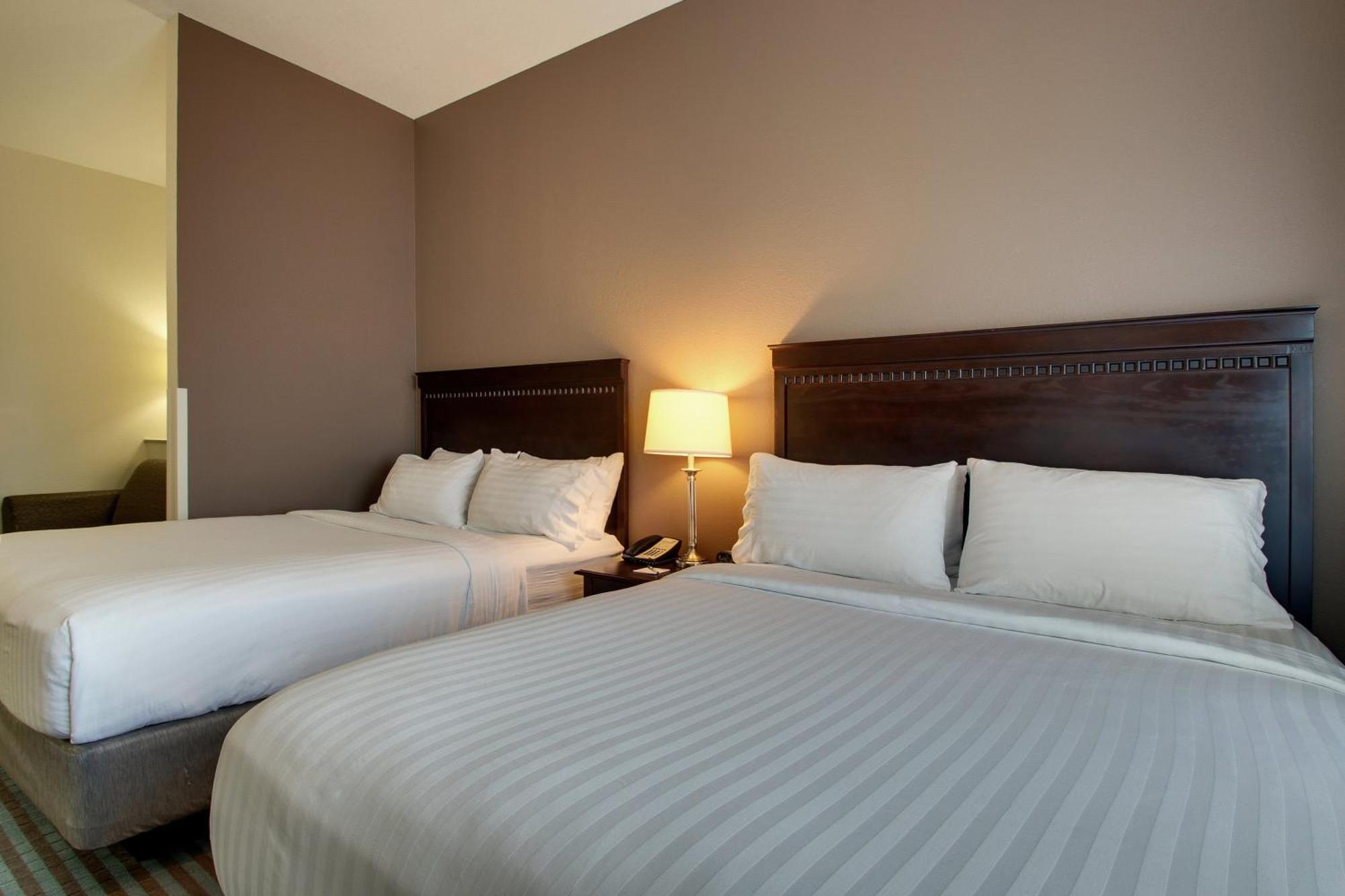 Holiday Inn Express Leland - Wilmington Area By Ihg Exterior photo