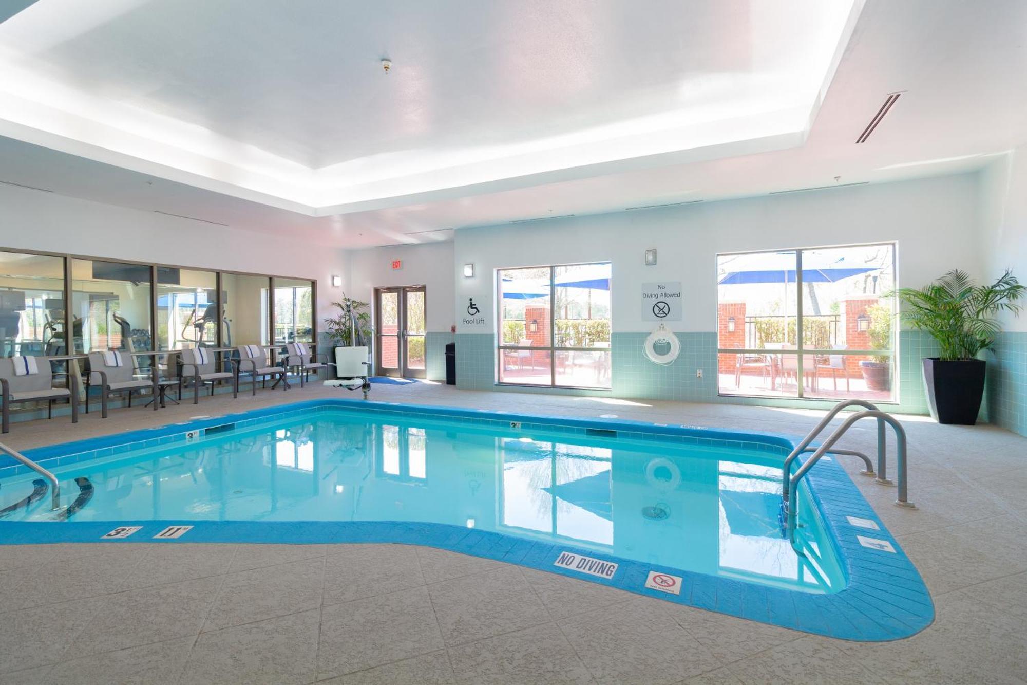 Holiday Inn Express Leland - Wilmington Area By Ihg Exterior photo