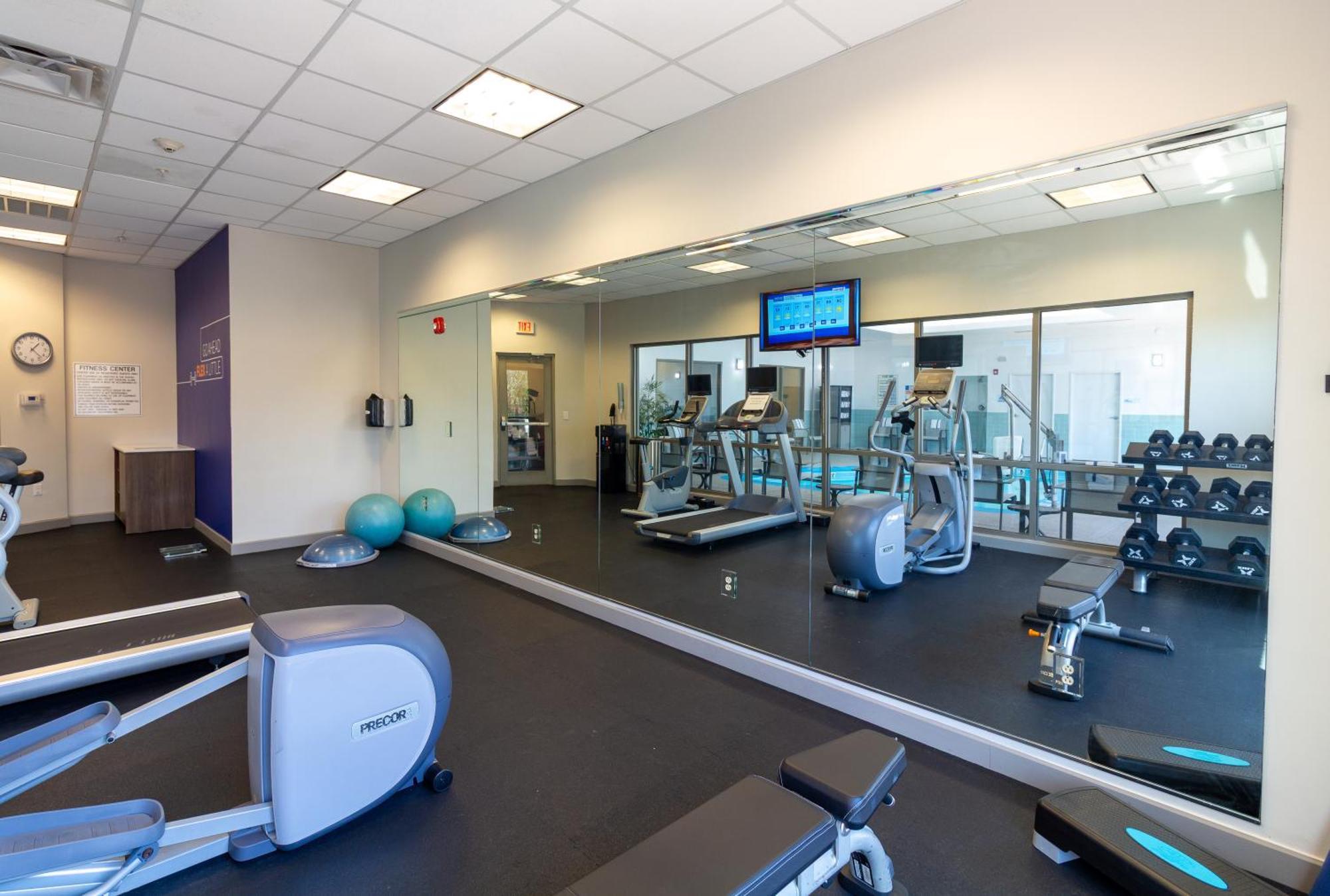 Holiday Inn Express Leland - Wilmington Area By Ihg Exterior photo